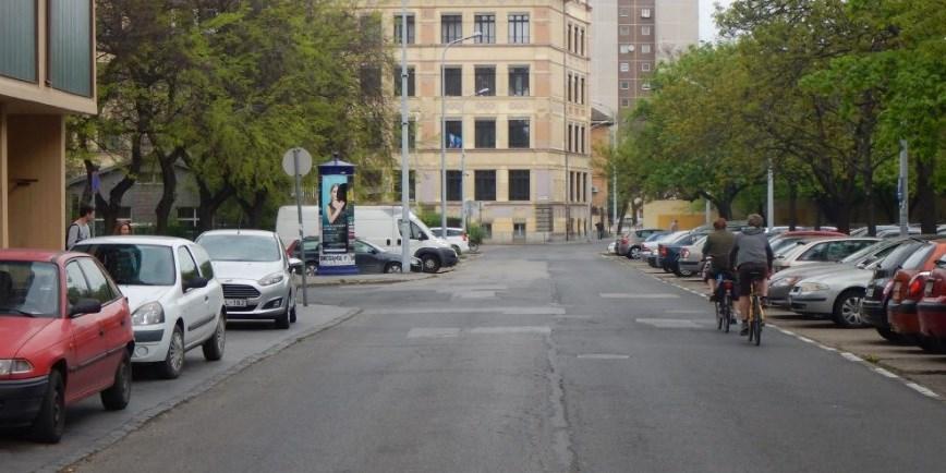 Fejlesztés célja Helyi hálózati elem 60. ábra: Folyamőr utca Javasolt fejlesztés Alternatív útvonalként kijelölendő.