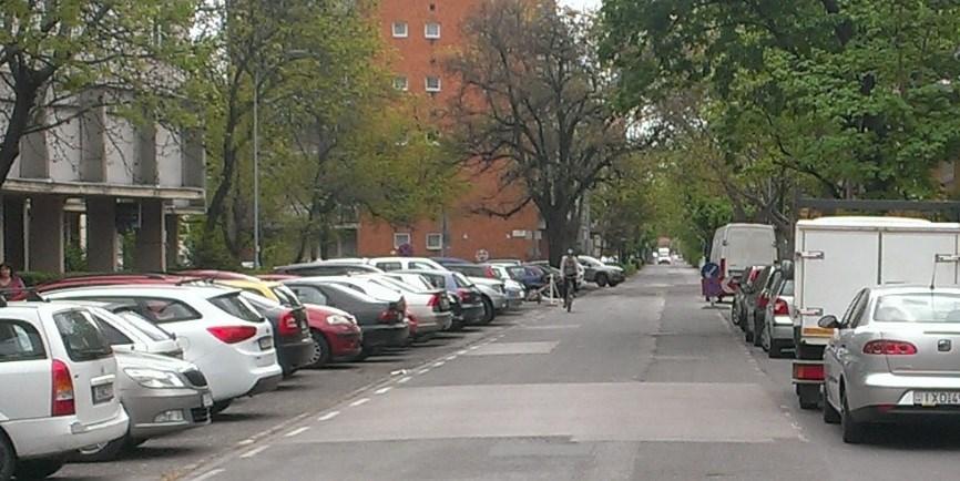 67. ábra: Szőlő utca a Kenyeres utca irányából délre 68.