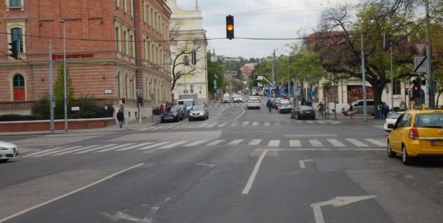 Tímár utcai felüljáró és Tímár u. Jelenlegi állapot, problémák Illegális kerékpározás a felüljárón, rámpán a kerékpáros forgalom veszélyezteti a gyalogos forgalmat.