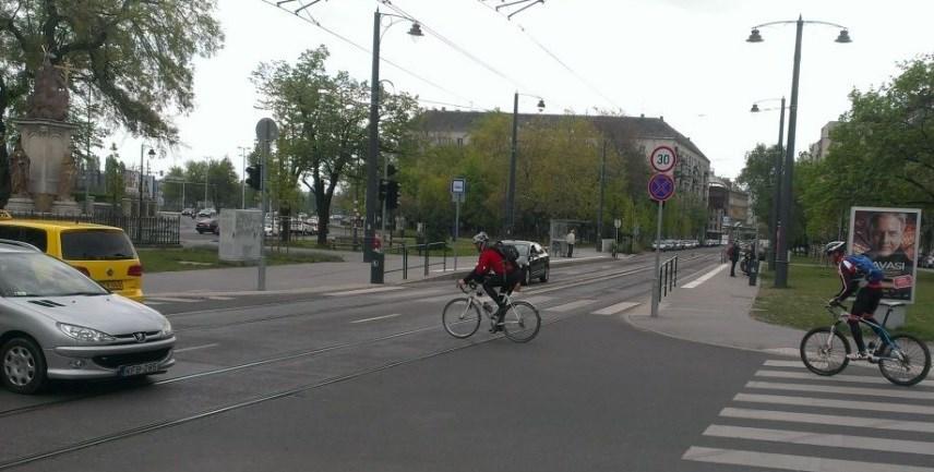 kialakításának lehetősége vizsgálandó. Parkolás rendezése és a beláthatóság javítása segítheti a kerékpáros forgalmat.