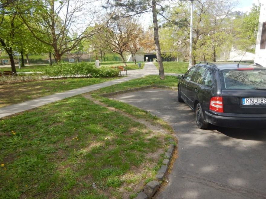 jelenleg is meglévő Népfürdő utca Duna part kapcsolat is, elkerülendő a jelenlegi és várható gyalogos és parkolási mozgásokból eredő konfliktusokat.