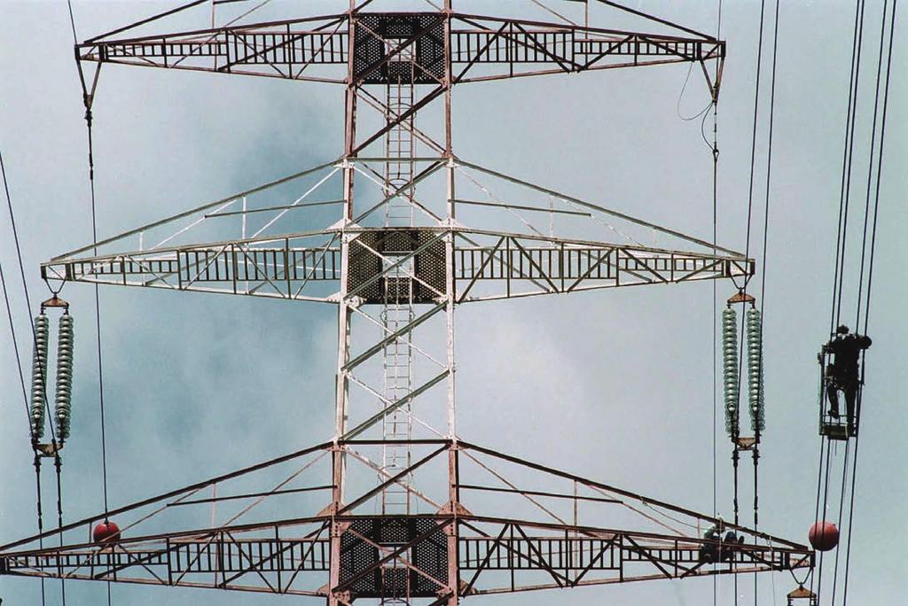 Iránytű Compass A magyar energia inkább helyzeti MVM légvezeték-szerelés Tököl határában, 2000 Fotó: Benkő Imre A megújuló energiaforrások közül Magyarország adottságainak leginkább a biogén anyagok