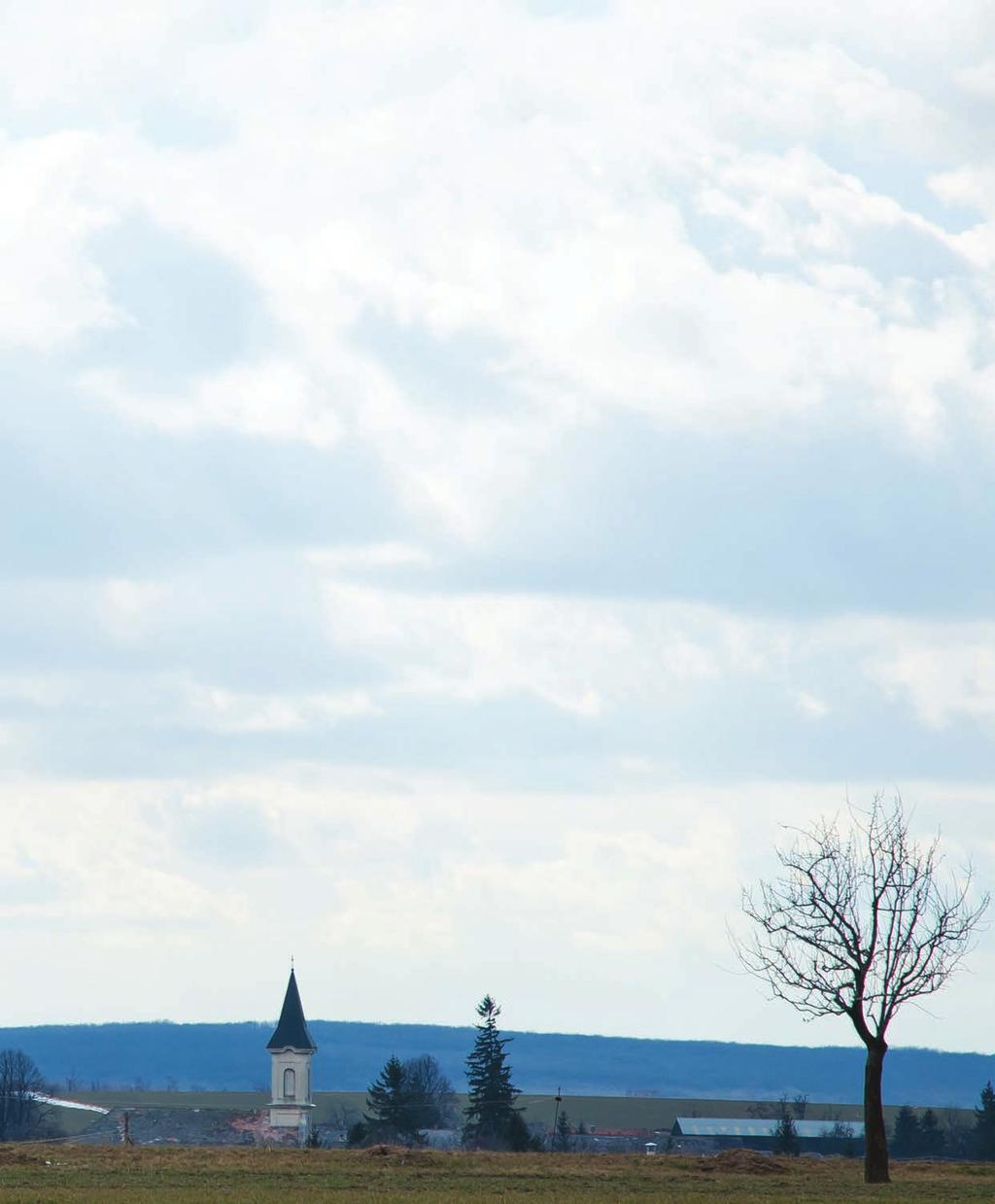 Backpacking Around Pákozd is worth a visit, both for the historical battle field and the famous leaning stones : naturally formed square boulders standing on their corners and by no means leaning at