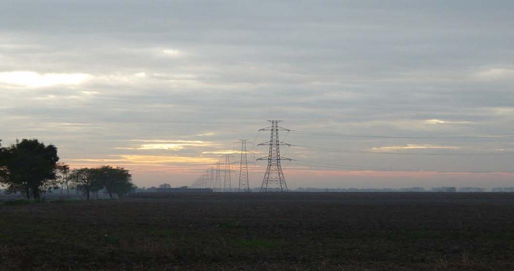 Albertirsa-Martonvásár 400kV-os távvezeték egyrendszerű szakaszainak kétrendszerűre történő átépítése A tervezéskor fontos szempont volt : a meglévő oszlophelyek, a rendelkezésre álló nyomvonal és a