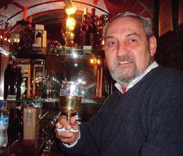 Filozófiánk, amely egyesületünk legfontosabb célja is a kulturált alkohol (bor) fogyasztás terjesztése nem elsősorban a szakma, hanem a fogyasztók felé.