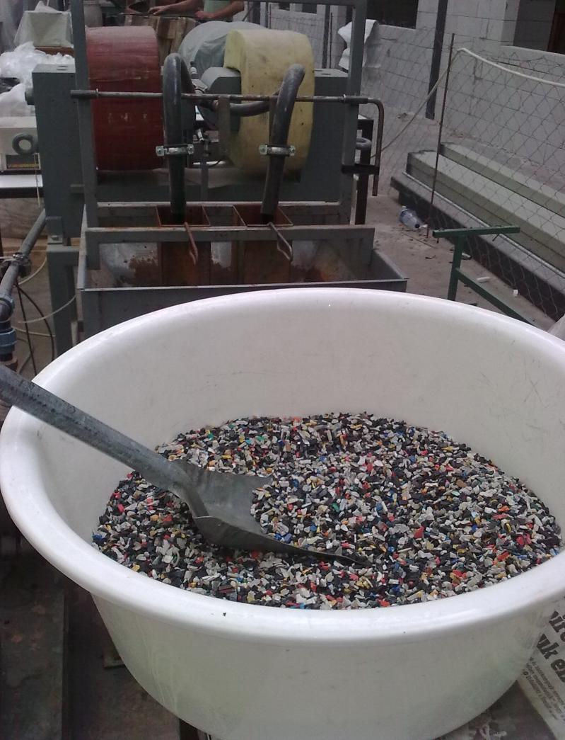 12. ábra: Mintaanyag a feladás előtt A méréshez desztillált vízzel 1:3 arányban higított Maxxam C30 H-V2 UV Natural TP oldatot használtunk. Az oldat eredeti sűrűsége 0.92 kg/dm 3 volt. Hígítás után 0.