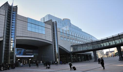 A bevételi és kiadási területek részletes bemutatása 40 Ajánlásaink A következőket javasoljuk az Európai Parlamentnek: vizsgálja felül a képviselőcsoportok számára elkülönített költségvetési