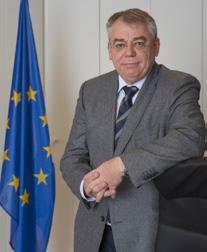 Elnöki előszó 03 Idén ünnepeljük az Európai Számvevőszék fennállásának 40. évfordulóját.
