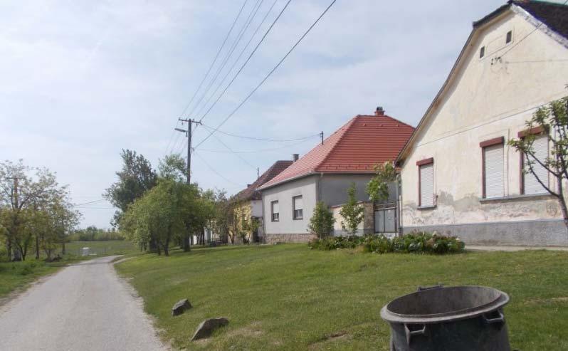 lakóépületek, illetve itt találhatók a település