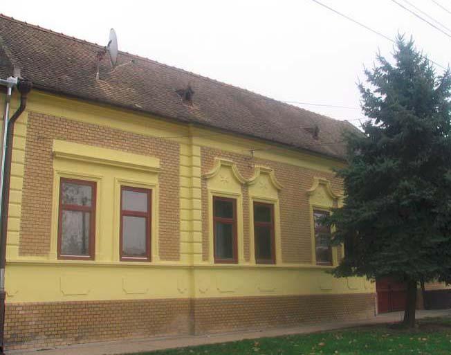 Bár a homlokzat stílusának megállapítása nem könnyű