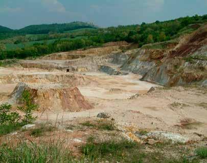 Kaolin bánya Az Országos Érc- és Ásványbányák 1959-es bányanyitását követően jelenleg is tart a kaolin kitermelése.