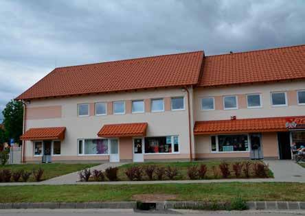 fémlemez, s megfelelő méretű tetőfelület esetén a betoncserép.