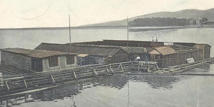 A csatornahálózat fejlesztése nem tudott lépést tartani a vízhálózat fejlődésével. 1948-ban a csatornahálózat hossza azonos volt az 1932. évivel.