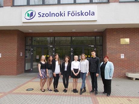 anyanyelvükön versenyezhettek a tanulók. Az iskolánk tanulói, Pósa Viktória, Nagy Abonyi Luca, Lality Alexandra és Horváth Eszter versenyeztek április 18-án.