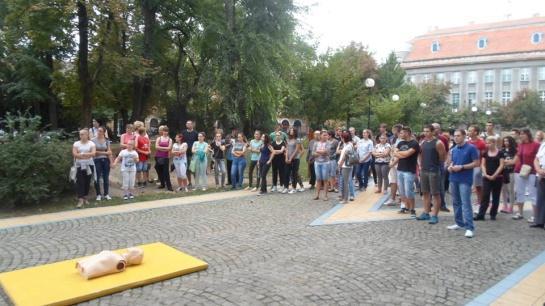 Szeptember 17-én a középiskolák tanárai és diákjai tanfolyamon sajátíthatták el az automata defibrillátor