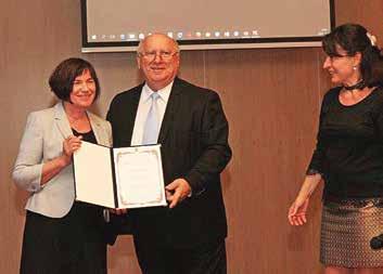 DR. HABIL. NOVOTNY ERZSÉBET Dr. Novotny Erzsébet a Magyar Nyomdászatért kitüntetésre elsősorban magas szintű tudományos munkája, nyomdaipari életútja és iparági tapasztalata alapján szolgált rá.