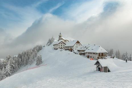 Megközelítés Tarvisio 540 kilométerre fekszik Budapesttől,