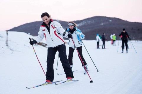 Felszerelés A csomagár a teljes sí- vagy snowboard felszerelést is tartalmazza, így nem kell magaddal cipelned.