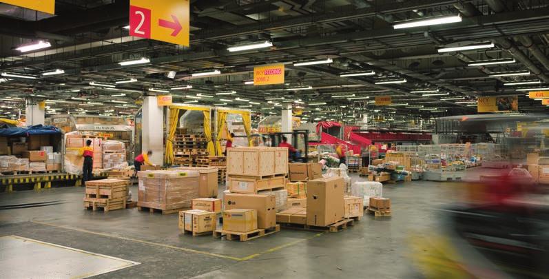 Csomagolási útmutató 3 MAXIMUM 300 KG MAXIMUM 300 CM MEGFELELŐ CSOMAGOLÁS TARTALOMJEGYZÉK Csomagokra és küldeményekre vonatkozó határértékek 3 A DHL Express a világ vezető légi expressz