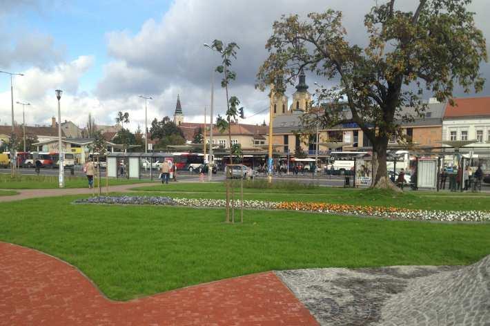 eredményesen használtuk fel a város közterületein lévő parkok felújításához, a Király sor