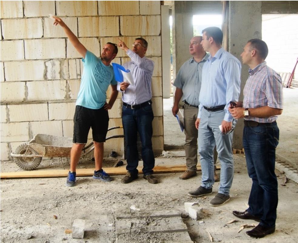 2015 2016 A közbeszerzések eljárások lezárásával 2015. januárban Barti Tihamér alelnök aláírta a Viaduct Kft.