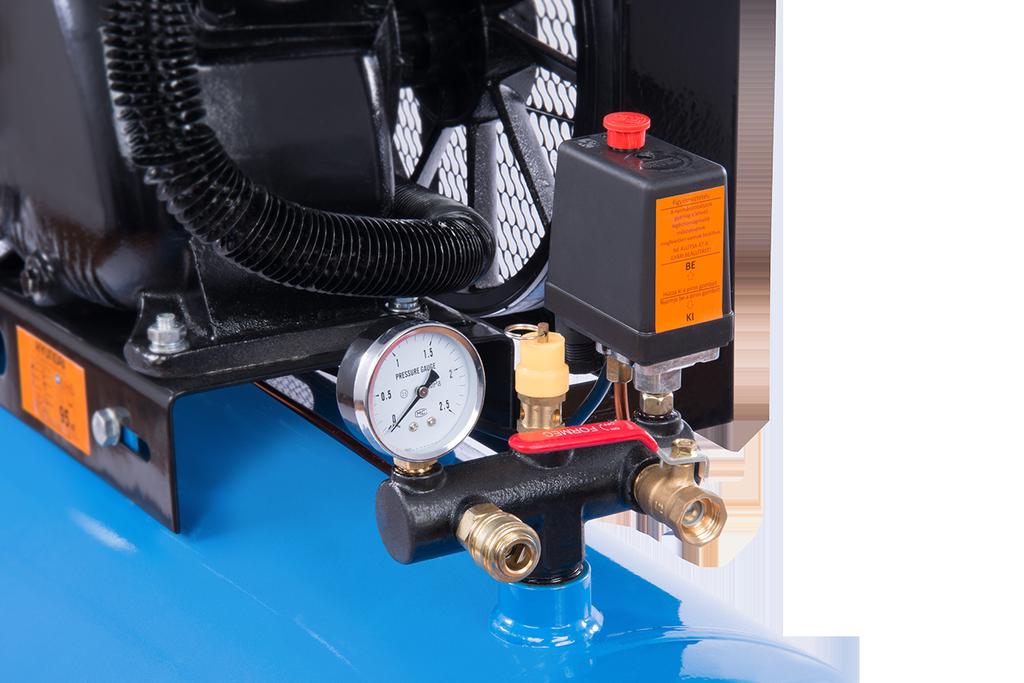 Műszaki adatok Védelem típusa: Három fázisú, földelt Motor / teljesítménye 3 kw Motor / csatlakozás 380 V/50 Hz Légtartály tartalma 200 L Valós szállított mennyiség 450 L /perc Henger 3 Maximális