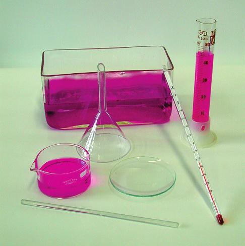 A legfontosabb üvegedények a kémcső (1), a főzőpohár (2) és a lombikok [gömblombik (3), állólombik (4), Erlenmeyer-lombik (5)]. Ezekben az anyagok nyílt lángon vagy lángelosztó lapon melegíthetők.