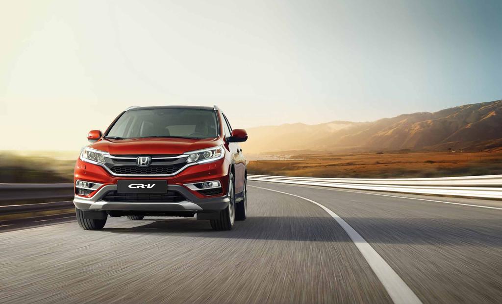 04 : MEGJELENÉS MERÉSZ VONALAK ÉS VONZÓ FORMÁK TESZIK FELTŰNŐVÉ A CR-V-T A CR-V nem átlagos autó, erőteljes, modern formavilága egyértelműen kiemeli a tömegből.