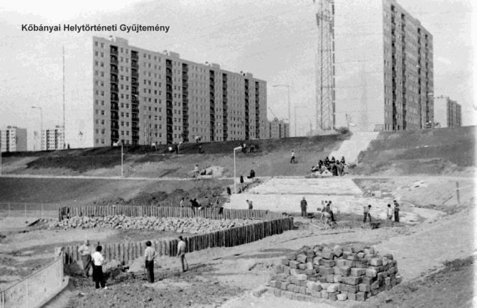 Kőbánya fejlődése a szocializmus idején is töretlen volt: 1973-ban mintegy 80 ezren laktak a kerületben, ugyanakkor az itt üzemelő 120 üzemben mintegy 110 ezer ember dolgozott (közülük 48 ezren
