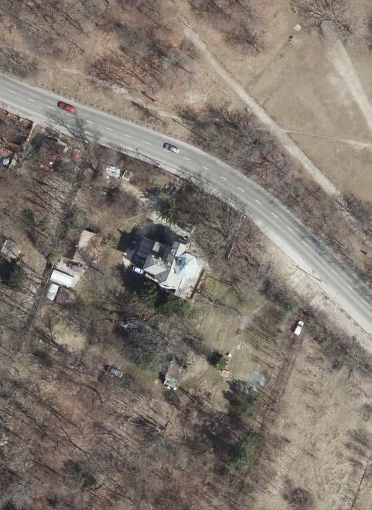 EÖTVÖS 48. VILLA 2 ELHELYEZKEDÉS, MEGKÖZELÍTÉS Az Eötvös út és a Gyermekvasút vonala között húzódó, hosszúkás, nagyméretű telken, szabadon álló villaépület.