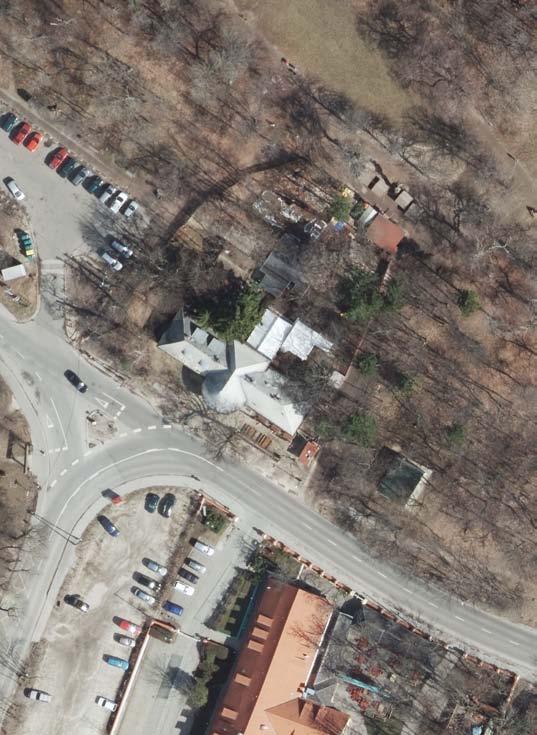 NORMAFA SÍHÁZ 4 ELHELYEZKEDÉS, MEGKÖZELÍTÉS A Normafa emblematikus helye, az Eötvös utca mentén, a Normafa emlékhely mellett helyezkedik el.