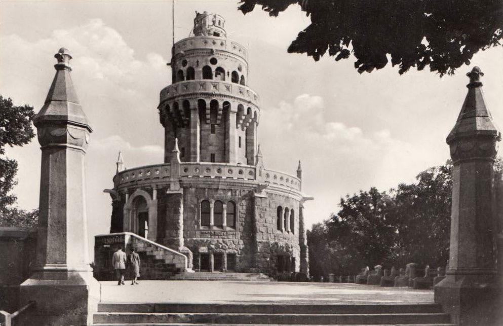 A terv 1906-ra elkészült, elbírálására Schulek Frigyest, a Műegyetem tanszékvezetőjét kérték fel. Az építkezés 1908-ban kezdődött meg.