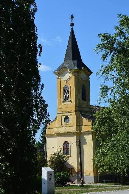 földszintesek, magastetősek, de található e területen emeletes épület is.