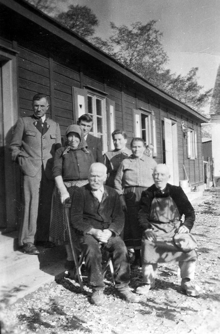 lakójával Németország amerikai megszállási övezetébe.