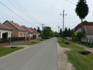 Közparkká való kiépítése az M8 gyorsforgalmi út megépülését követően válhat aktuálissá. Intézményi zöldfelületek A község jelentős nagyságú intézményi zöldfelülettel rendelkezik.