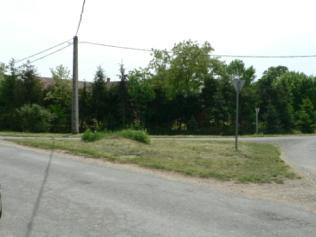 Közhasználat elől elzárt az épület funkciójából adódóan. A kastélypark mellett terül a falu sportpályája, amely bővítési lehetőségeket is rejt magába.