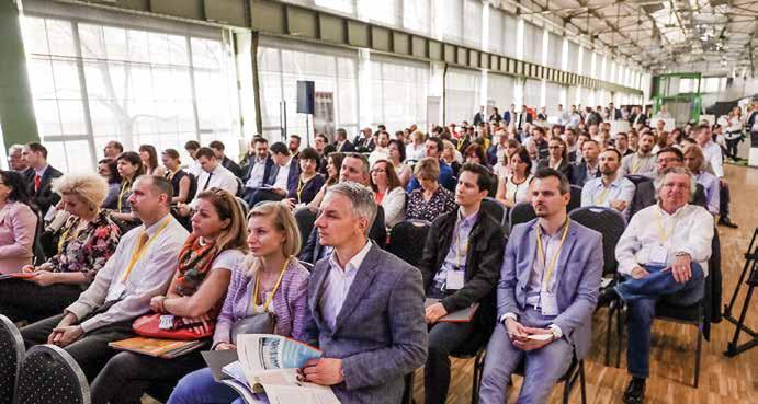 Portfolio Lakás Konferencia 2017 Jelenleg 20-30 ezer ember hiányzik az építőiparból, ezért 2017 és 2018 is kihívásokkal teli év lesz, amit az építőipar cégstrukturális elaprózottsága sem könnyít meg.
