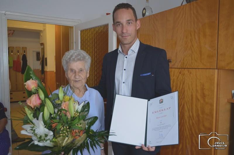 ÖNKORMÁNYZAT HÍREI FOLKLÓRFESZTIVÁLON SAJÓBÁBONY Augusztus 24-én Sajóbábony is képviseltette magát néhány fővel a felvidéki testvértelepülésen Rejdován megrendezésre került 45.