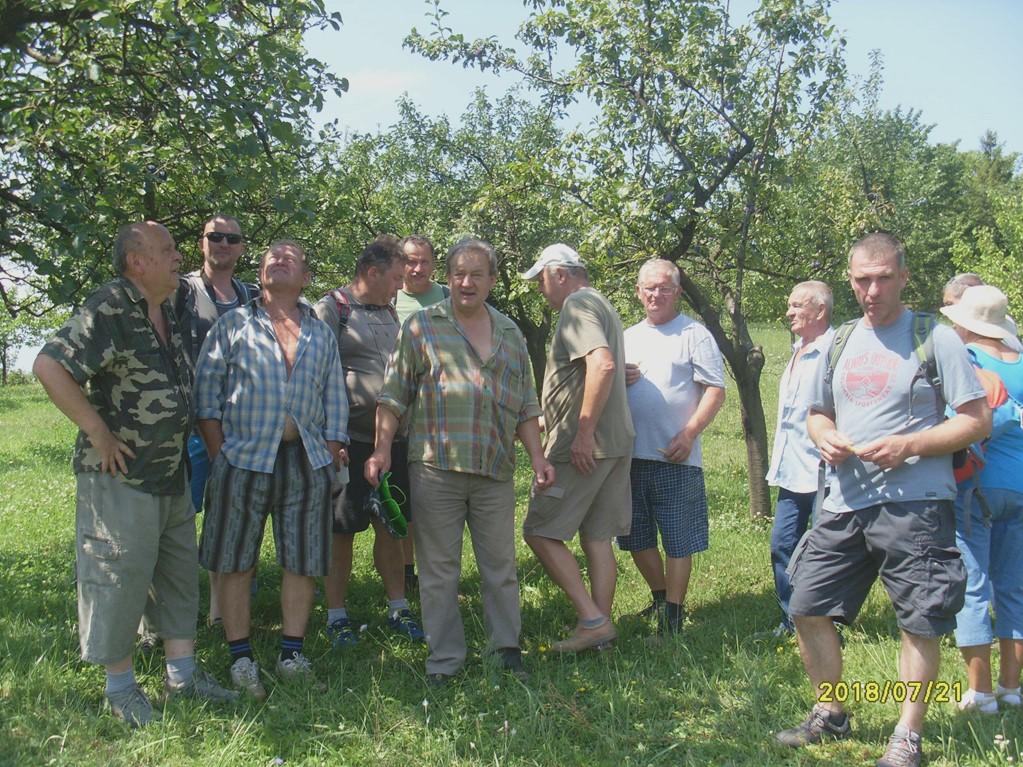KERTBARÁTKÖR A kertészeti nyár elején (június 4.) családtagjainkkal közösen a Dunakanyarba voltunk kirándulni.