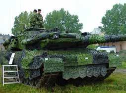 https://defence.pk/pdf/threads/armata-russias-top-secret-battle-tank-captured-on-video.366780/page-2 (Letöltés: 2017.10.13.) 16., 17. ábra.