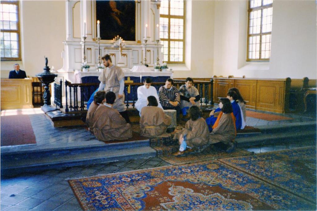 Teológusok passiója a békéscsabai kistemplomban Békéscsaba 1990-es évek második fele A teológusotthonban betöltött szolgálatom idején minden év nagyhetében teológusokkal valamelyik egyházmegye