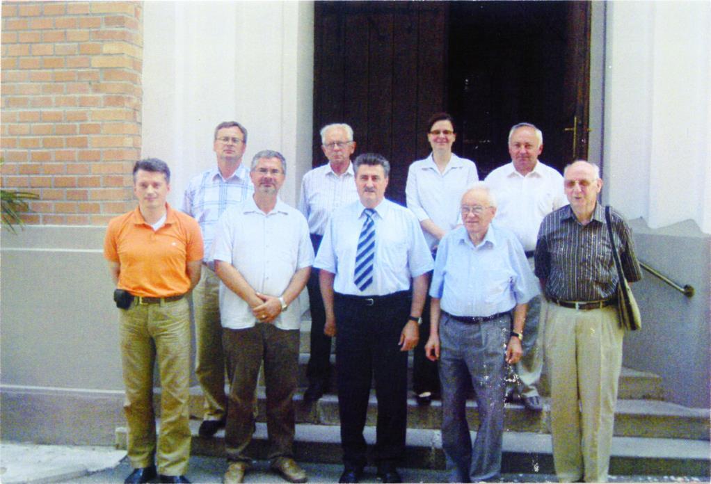 Kulcsfigurák: Szlovéniai lelkészek között Muraszombat (Murska Sobota) 2008, Szkalics Gusztáv A Magyar Evangélikus Konferencia (Maek) titkáraként Szeverényi Jánossal (balról a második), az Evangélikus