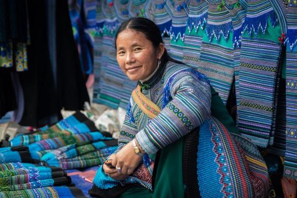 Látogatás a helyi piacra, ahol találkozhatunk a tradicionális népviseletet viselő árusokkal, a hegyi helyi törzsek saját készítésű áruválasztékával.