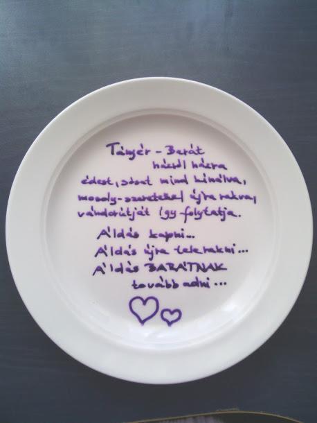 2. Készítsünk húsvéti asztalt! Rendezzünk be a teremben egy húsvéti asztalt! Legyen rajta húsvéti népszokások szimbólumaiból!