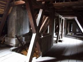 Napriek neskorším zásahom predstavuje pezinský kláštor s kostolom Najsvätejšej Trojice typologicky čistú barokovú kapucínsku stavbu s vysokým stupňom zachovania pôvodných historických konštrukcií a