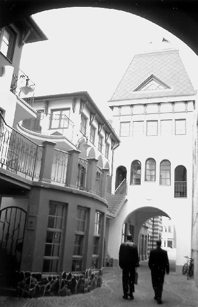 Nemzeti hõsöktõl az Európa térig 43 csak a leg utób bi idõk ben kap nak olyan tan köny ve - ket, amelyekben a szlovák történelmet a magyar (magyarországi) történelem integráns részének te - kintik, s