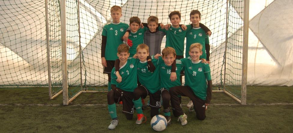 Az U12-es csapat Fehér Fülöp betegsége miatt vezéregyéniség nélkül maradt és bár nagyon igyekezett és mezőnyben jól is játszott, de nálunk gyengébb ellenfelekkel szemben is alulmaradt. U12-es csapat. Vasárnap a gödöllői The Ground Sátor Kupán vettünk részt.