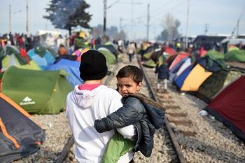 Jean-Claude Juncker, az Európai Bizottság elnöke: Az éghajlatváltozás egy új migrációs jelenség egyik fő oka. A klímamenekültek egy új kihívást fognak jelenteni ha nem cselekszünk gyorsan.