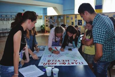Viszont éppen emiatt a kamasz, a felnövekvés előrehaladottabb szakaszában lévő ifjú felelőssége hirtelen megnő a nemzedéktársai iránt.