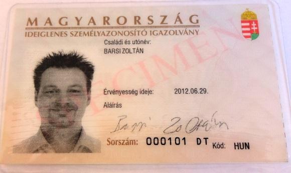 igazolvány: a régi típusú, könyvecske formájú